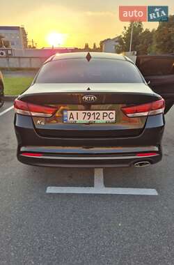 Седан Kia K5 2017 в 