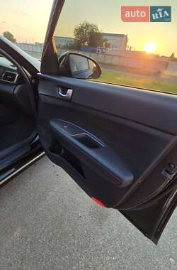 Седан Kia K5 2017 в 