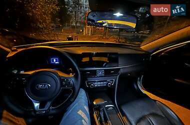 Седан Kia K5 2015 в 