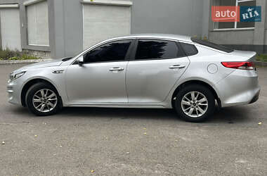 Седан Kia K5 2017 в 