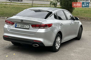 Седан Kia K5 2017 в 