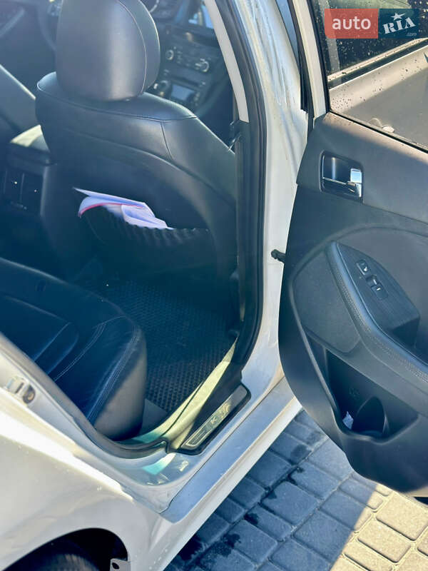 Седан Kia K5 2010 в Фастове