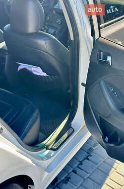 Седан Kia K5 2010 в 