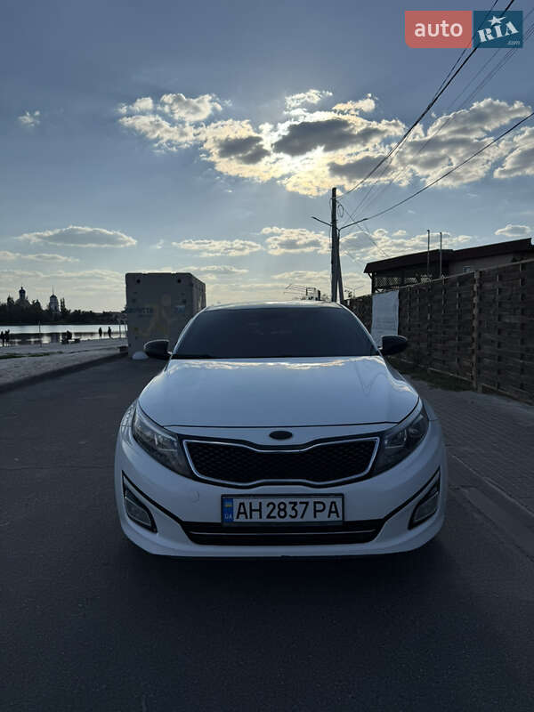 Седан Kia K5 2014 в Славянске