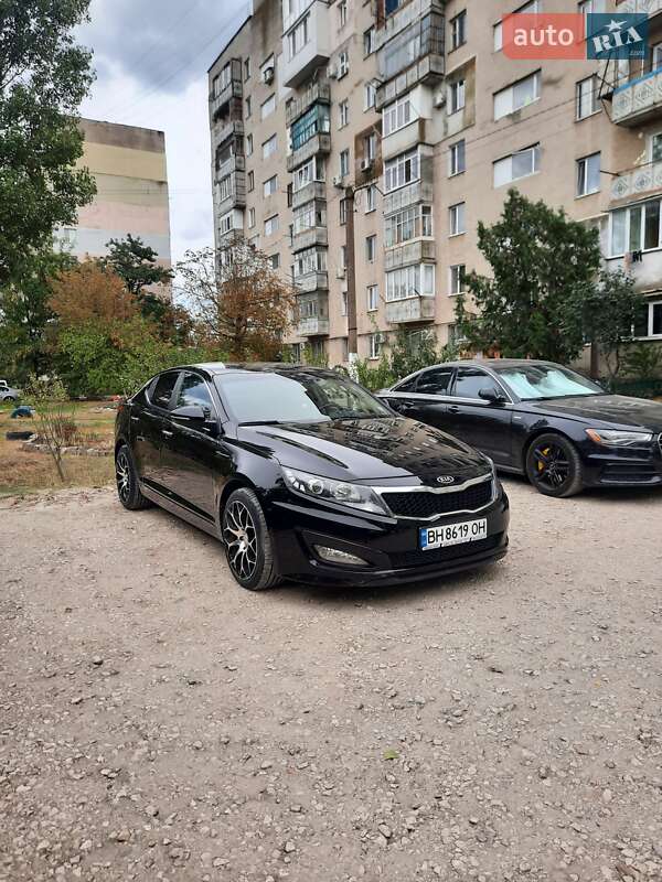 Седан Kia K5 2012 в Одессе