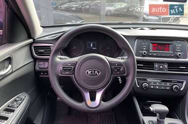 Седан Kia K5 2016 в 