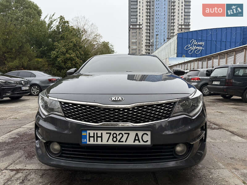 Седан Kia K5 2017 в 