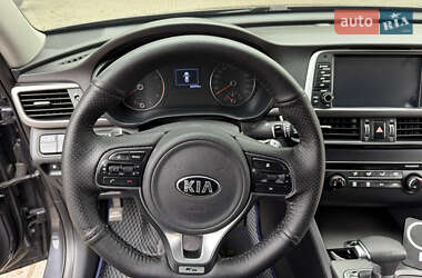 Седан Kia K5 2017 в 