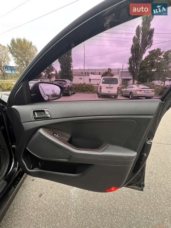 Седан Kia K5 2012 в Киеве