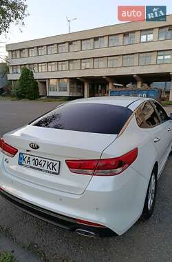 Седан Kia K5 2016 в 
