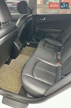 Седан Kia K5 2015 в 