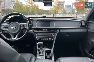 Седан Kia K5 2016 в 