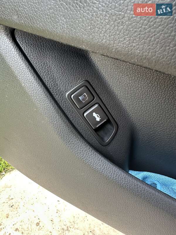 Седан Kia K5 2012 в Измаиле