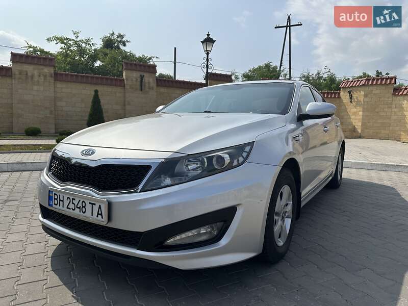 Седан Kia K5 2012 в Измаиле