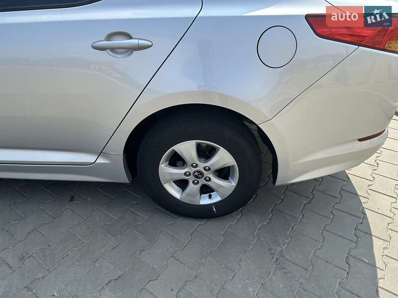 Седан Kia K5 2012 в Измаиле
