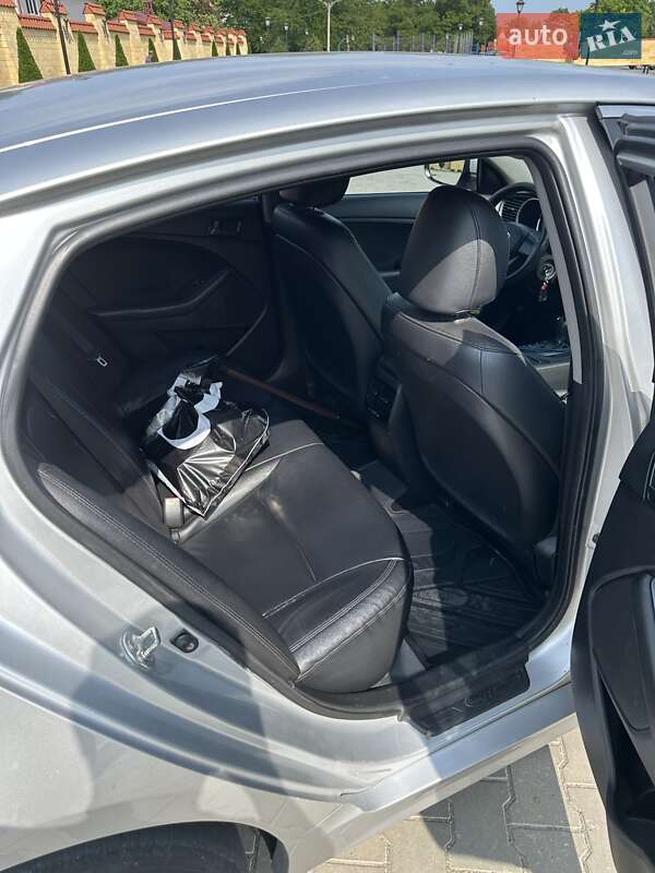 Седан Kia K5 2012 в Измаиле