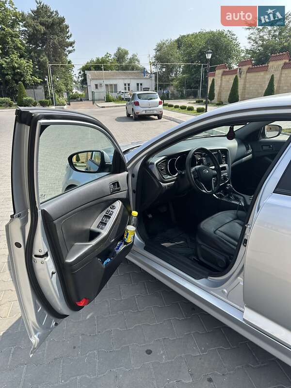 Седан Kia K5 2012 в Измаиле