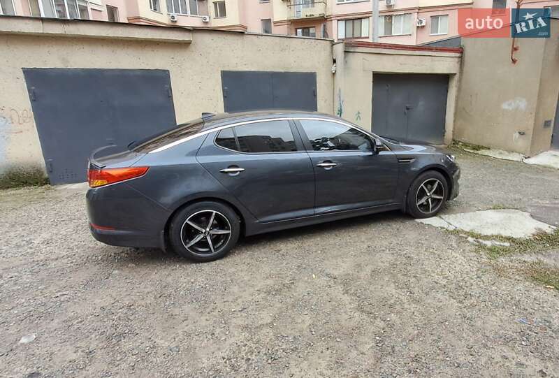 Седан Kia K5 2011 в Одессе