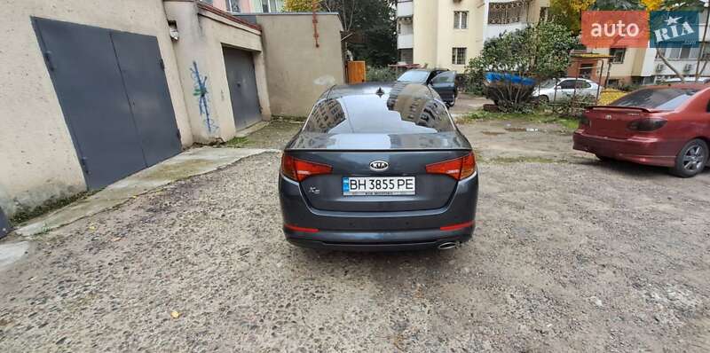 Седан Kia K5 2011 в Одессе