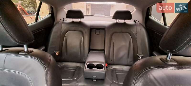 Седан Kia K5 2011 в Одессе