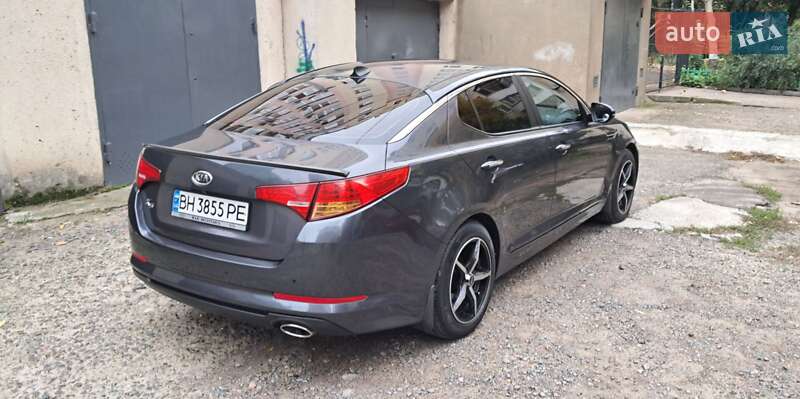 Седан Kia K5 2011 в Одессе