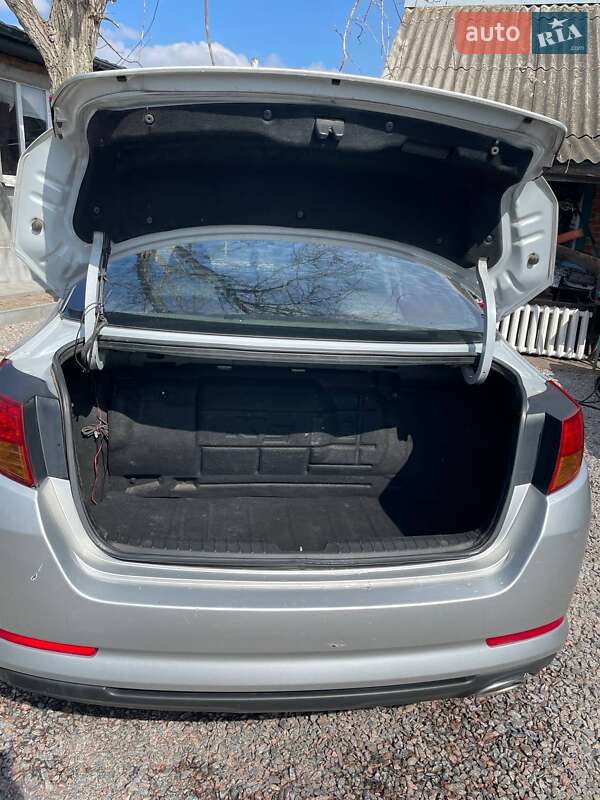 Седан Kia K5 2013 в Зачепилівці