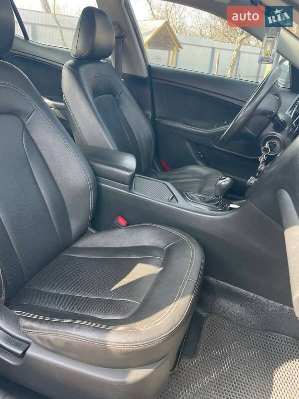 Седан Kia K5 2013 в Зачепилівці