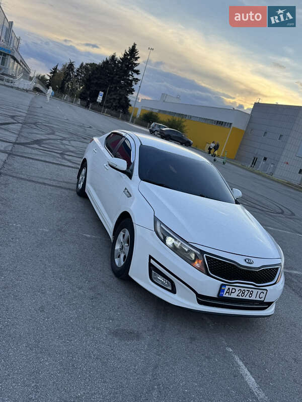 Седан Kia K5 2014 в Запорожье