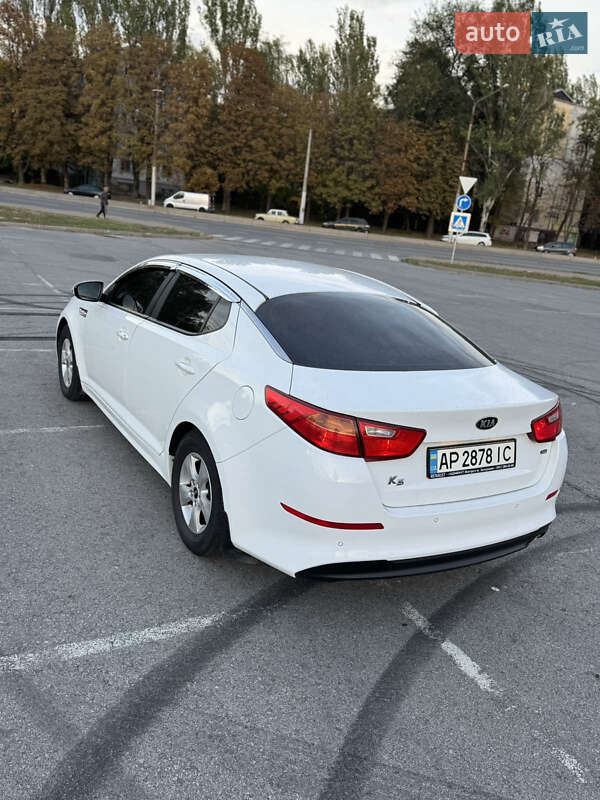 Седан Kia K5 2014 в Запорожье