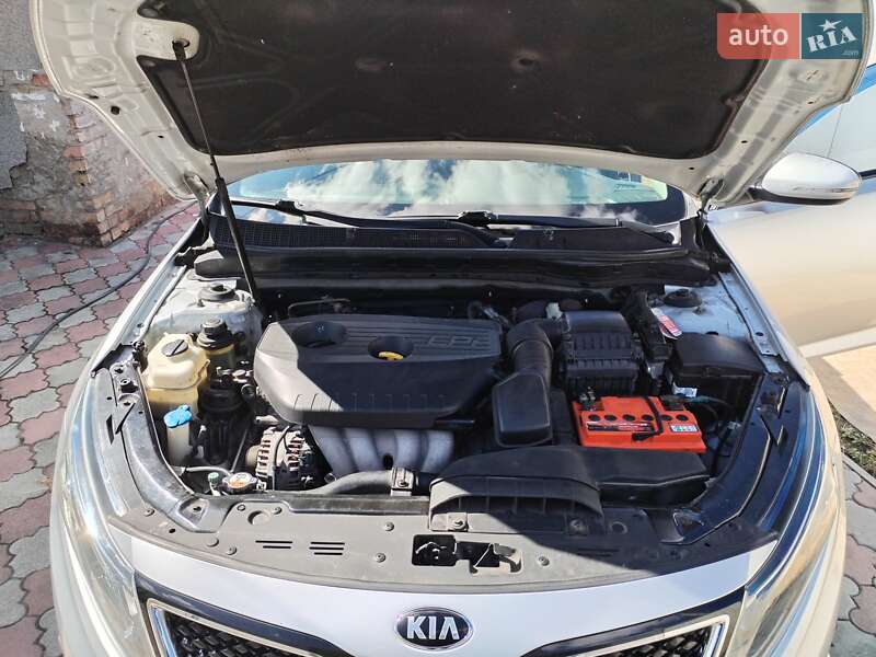 Седан Kia K5 2013 в Дніпрі