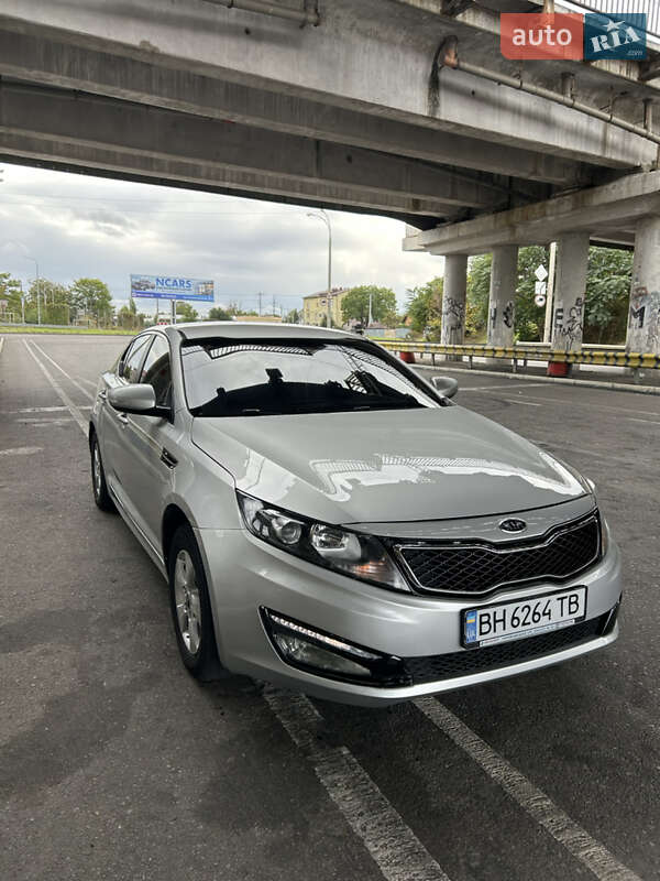 Седан Kia K5 2012 в 