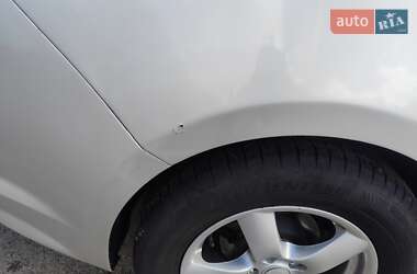 Седан Kia K5 2011 в 