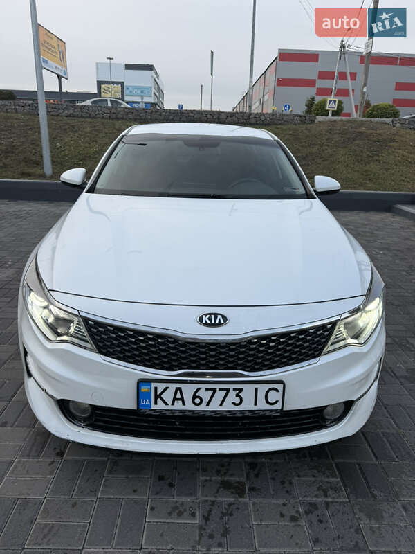 Седан Kia K5 2017 в Киеве