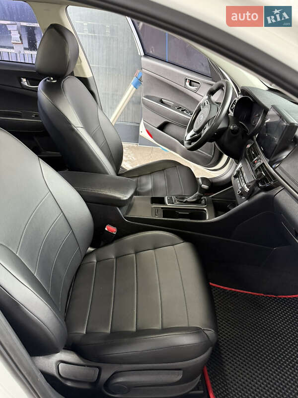 Седан Kia K5 2017 в Киеве