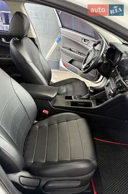 Седан Kia K5 2017 в 