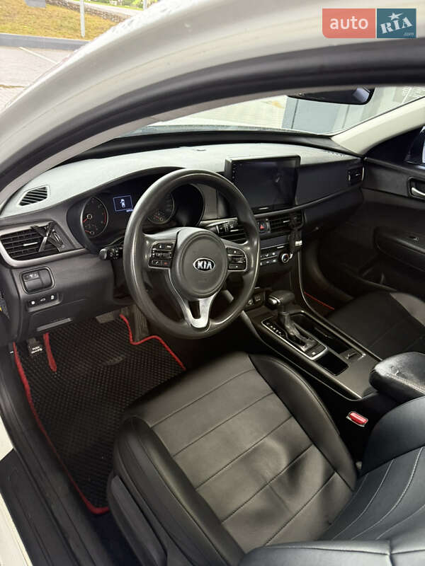 Седан Kia K5 2017 в Киеве