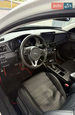 Седан Kia K5 2017 в 