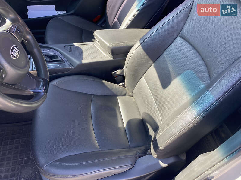 Седан Kia K5 2014 в Киеве