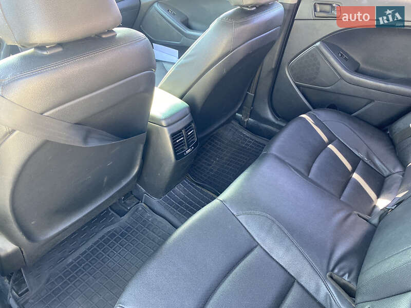 Седан Kia K5 2014 в Киеве