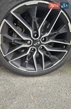 Седан Kia K5 2021 в 