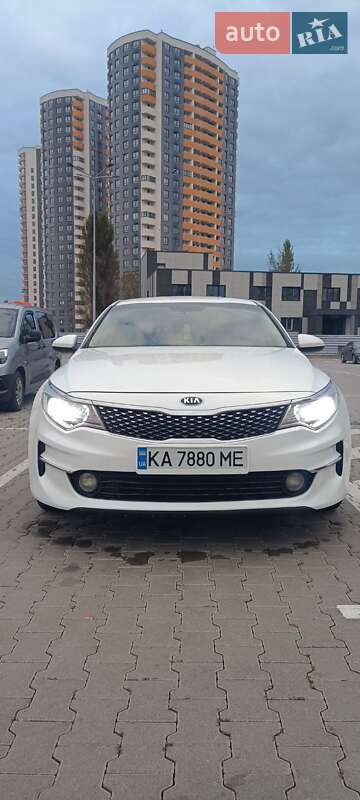 Седан Kia K5 2016 в Києві