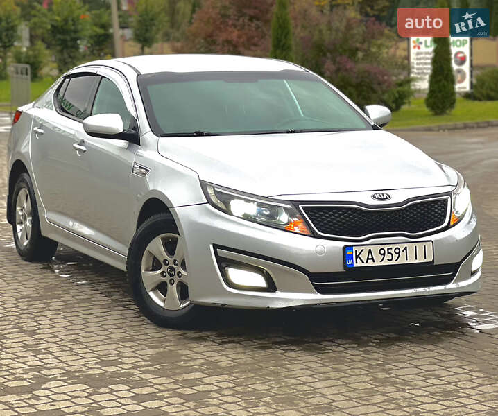 Седан Kia K5 2015 в Самборі