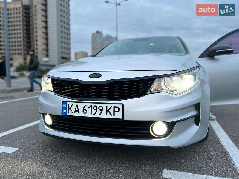 Седан Kia K5 2016 в Києві