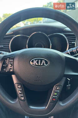 Седан Kia K5 2012 в 