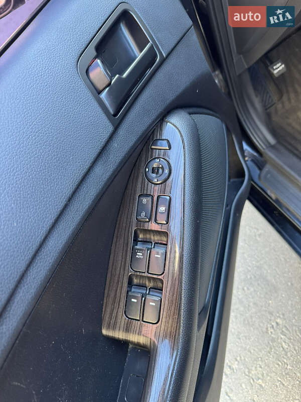 Седан Kia K5 2012 в Києві