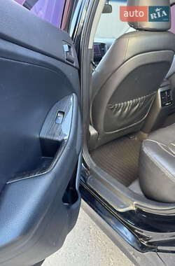 Седан Kia K5 2012 в 