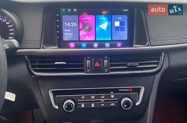 Седан Kia K5 2017 в 