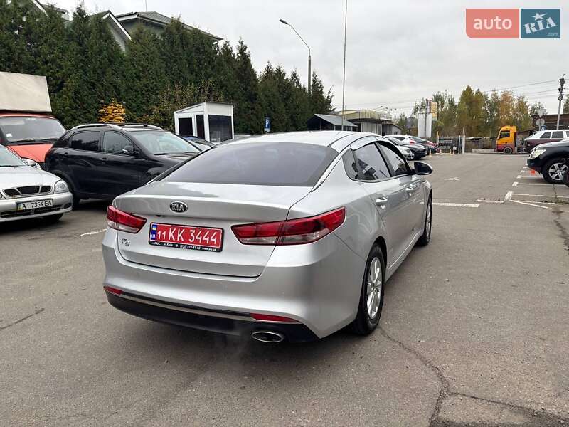 Седан Kia K5 2017 в Киеве