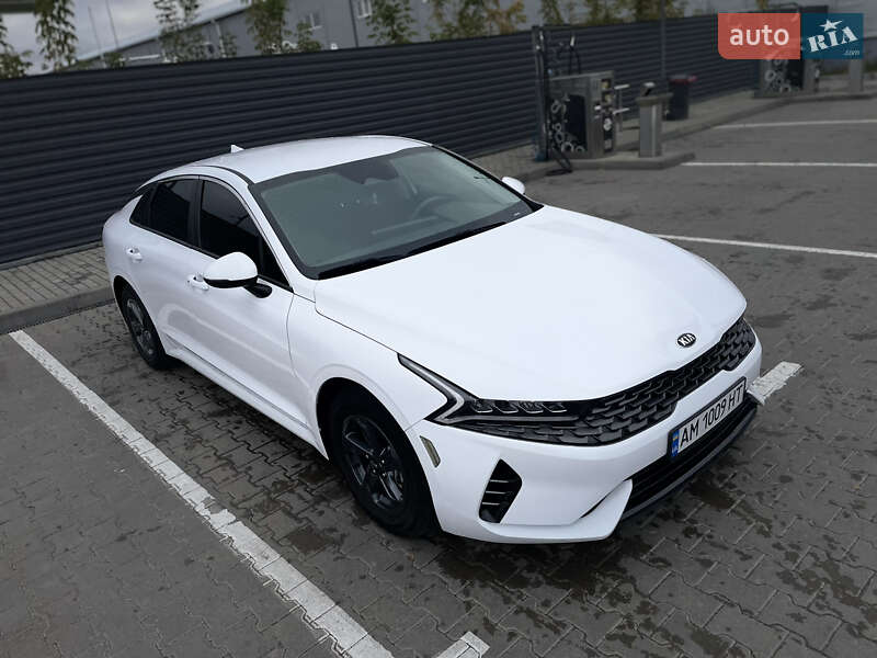 Седан Kia K5 2021 в  фото Седан Kia K5 2021 в