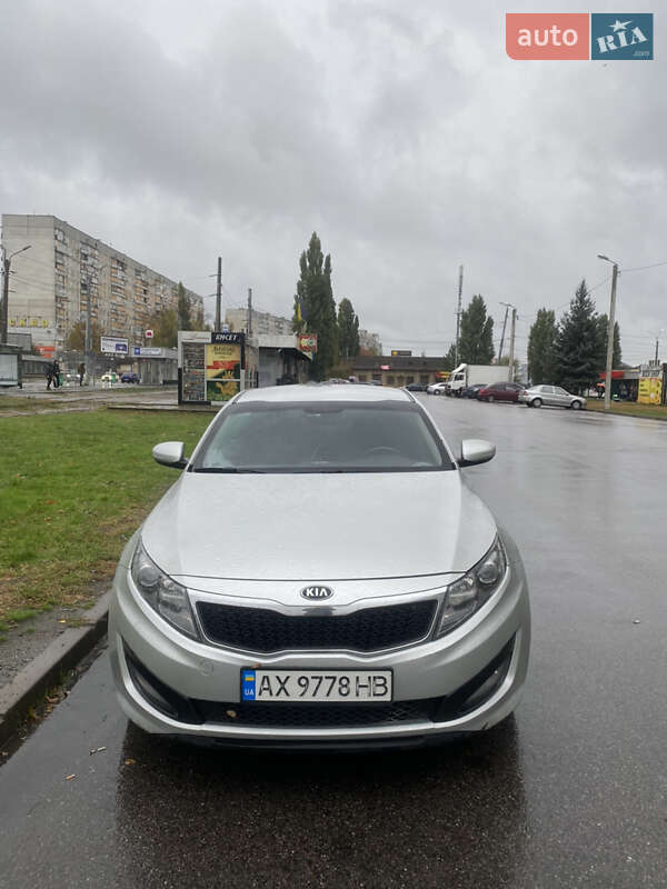 Седан Kia K5 2013 в 
